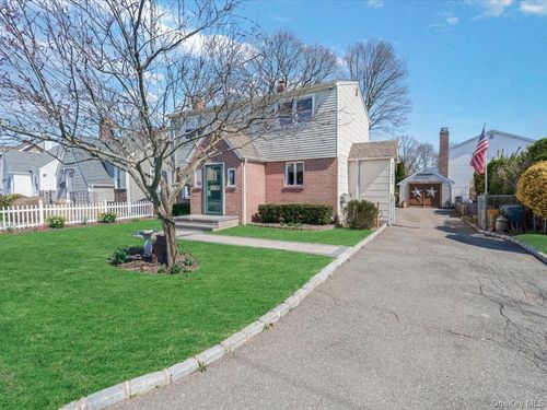 12 Floral Ave, Bethpage, NY, 11714-1313 | Card Image