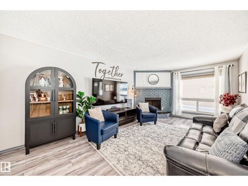 214a Warwick Rd Nw, Edmonton, AB, T5X4P8 | Card Image
