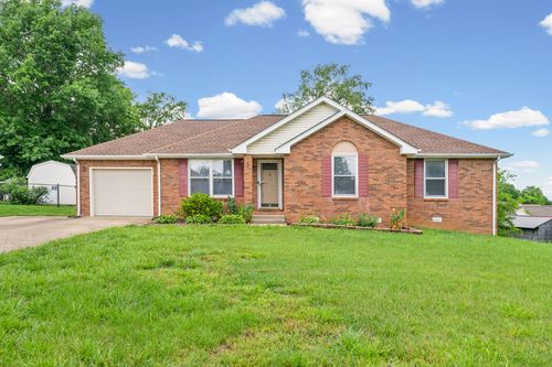 438 Kelsey Dr, Clarksville, TN, 37042-6167 | Card Image