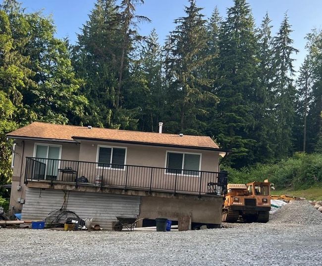 View of front of house with stucco siding | Image 4