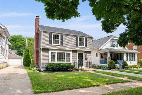 2624 N 70th St, Wauwatosa, WI, 53213-1326 | Card Image