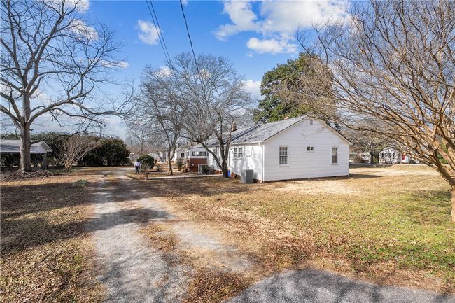 two entrances to driveway | Image 36