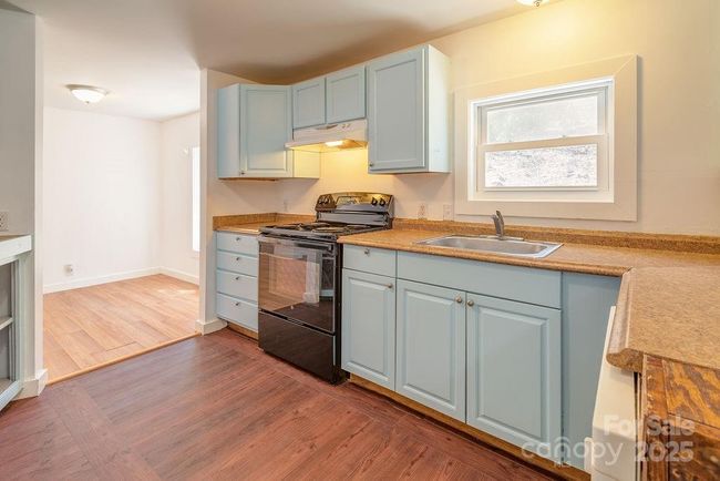 Kitchen | Image 10