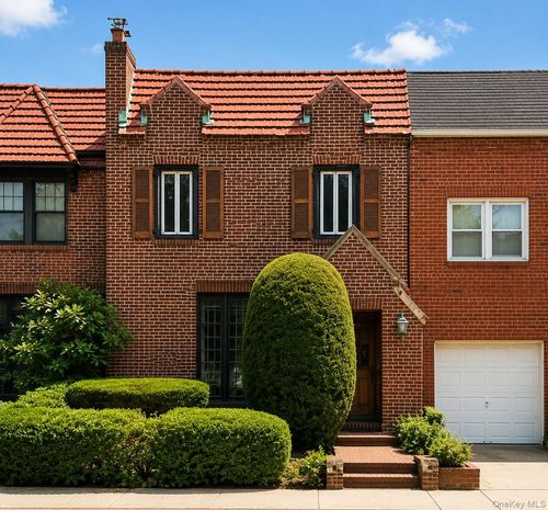 95-19 242nd St, Floral Park, NY, 11001-3906 | Card Image