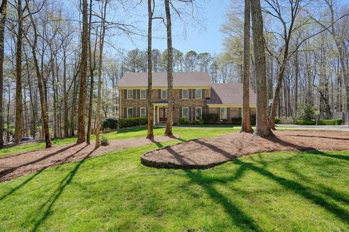 235 Oak Leaf Cir, Roswell, GA, 30075-2105 | Card Image