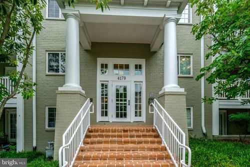 302-4179 S Four Mile Run Dr, ARLINGTON, VA, 22204-3979 | Card Image