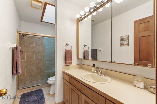 Main House Main Floor Bathroom | Image 22