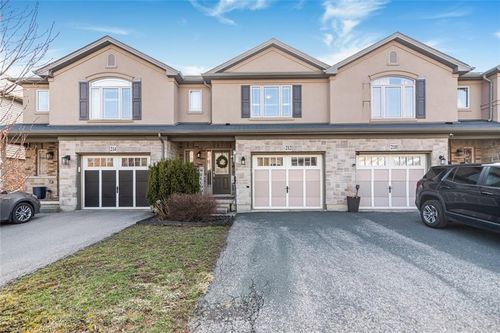 212 Westbank Trail, Stoney Creek, ON, L8J0G8 | Card Image