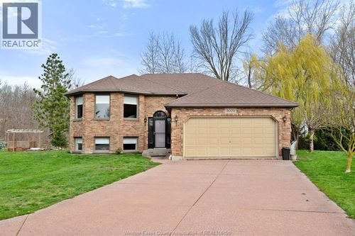 8020 Gardiner Cres, Mcgregor, ON, N0R1J0 | Card Image