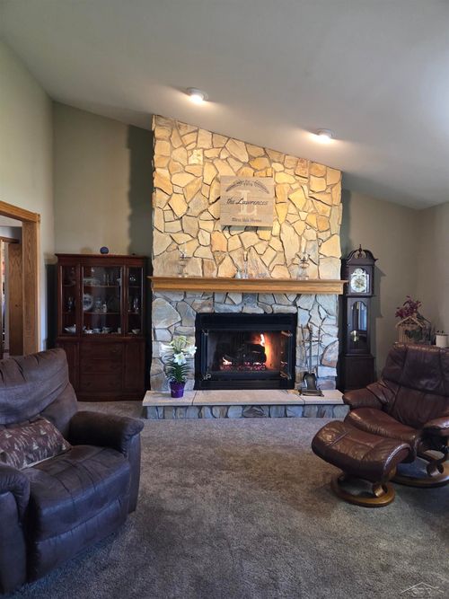 4686 N Thomas Rd, Freeland, MI, 48623-8855 | Card Image