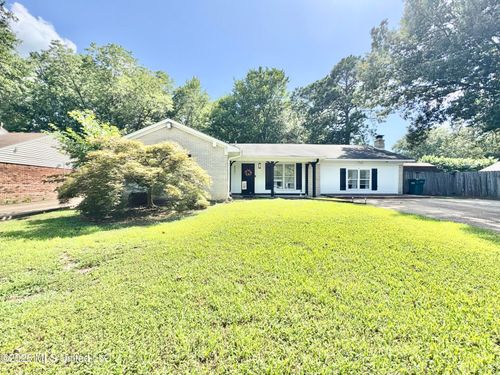 8201 Canterbury Dr, Southaven, MS, 38671-3918 | Card Image