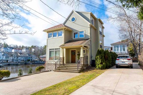 825 Shore Dr, Bedford, NS, B4A2E3 | Card Image