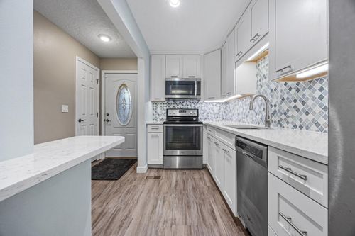 1701 42nd St S, Fargo, ND, 58103-4420 | Card Image