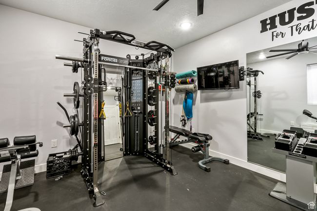 Workout area with a ceiling fan and baseboards | Image 85
