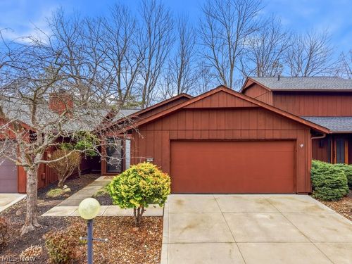 17833 Cliffside Dr, Strongsville, OH, 44136-4231 | Card Image