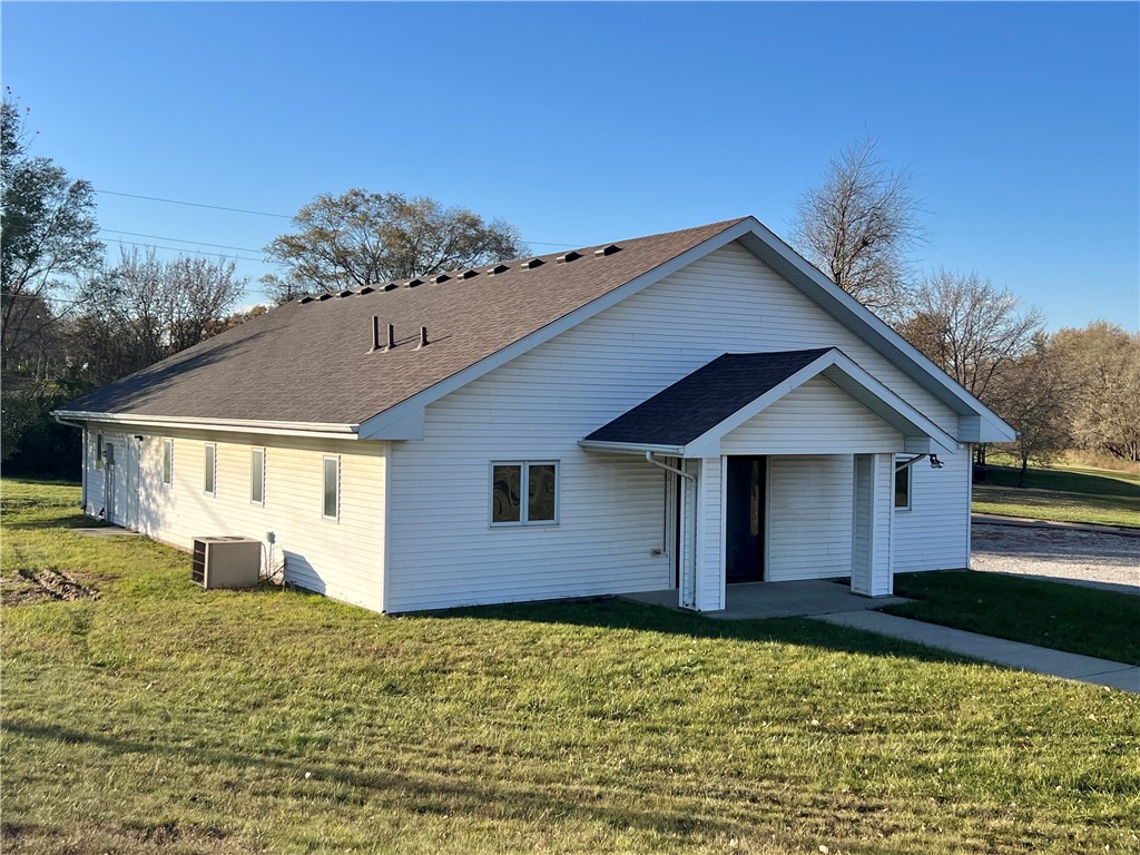 8th Ave, Newton, IA 50208