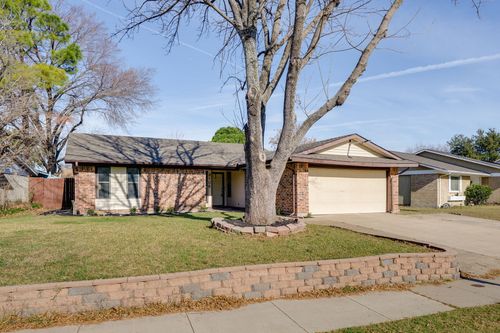 310 E Springdale Ln, Grand Prairie, TX, 75052-5248 | Card Image