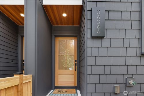 a-3636 Greenwood Ave N, Seattle, WA, 98103-8519 | Card Image