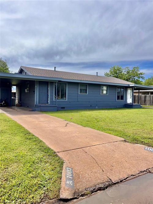 1005 N Thomas St, Altus, OK, 73521-2841 | Card Image