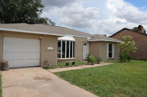 8611 Amblewood Dr, Houston, TX, 77099-1601 | Card Image