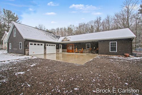 19200 Glendale Cir, Spring Lake, MI, 49456-2303 | Card Image
