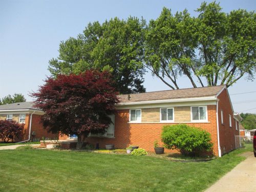31375 W Wind Dr, Fraser, MI, 48026-2441 | Card Image