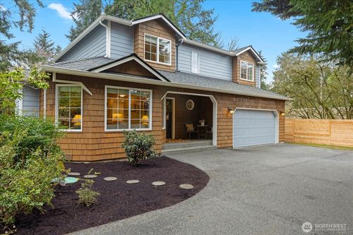 20049 Wallingford Ave N, Shoreline, WA, 98133-3325 | Card Image