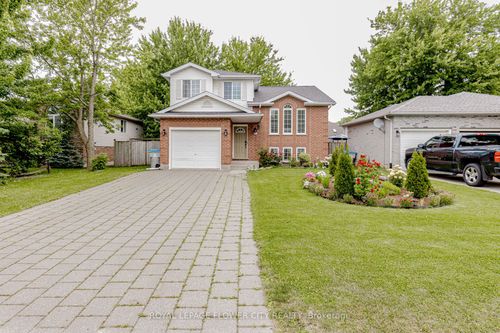 146 Kent Ave, Lucan, ON, N0M2J0 | Card Image