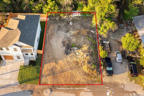 404 Hill Ave, New Braunfels, TX, 78130-7610 | Card Image