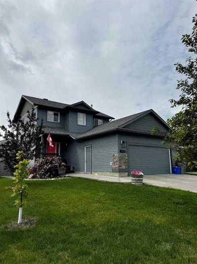 9502 91 St, House detached with 4 bedrooms, 3 bathrooms and 4 parking in Grande Prairie AB | Image 1