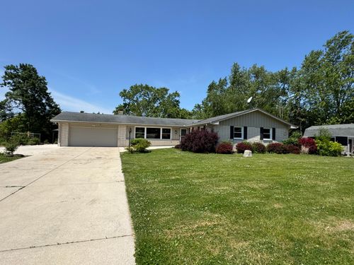 4700 W Hunting Park Dr, Franklin, WI, 53132-8442 | Card Image