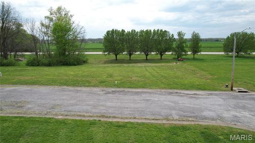 1000 Reinhardt Dr, New Athens, IL, 62264 | Card Image