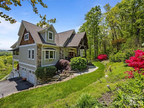 410 Lamp Post Dr, Zirconia, NC, 28790-9749 | Card Image