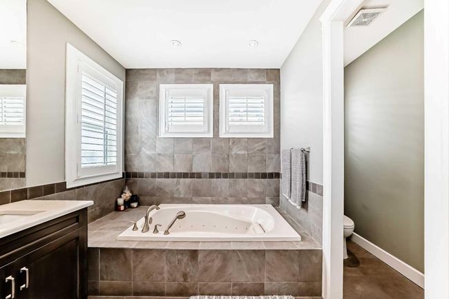 923 Windsong Dr Sw, House other with 3 bedrooms, 3 bathrooms and 4 parking in Airdrie AB | Image 30