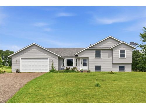 682 Old Hopkins Pl, Hudson, WI, 54016-7332 | Card Image