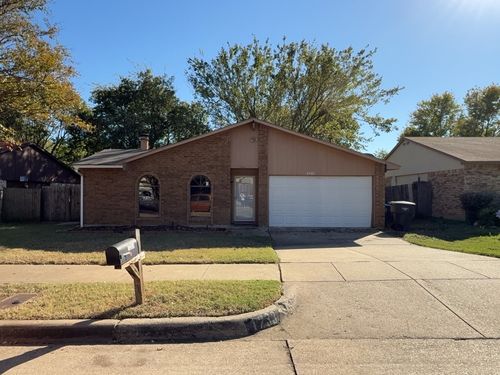 1233 Steinburg Lane, Fort Worth, TX, 76134 | Card Image