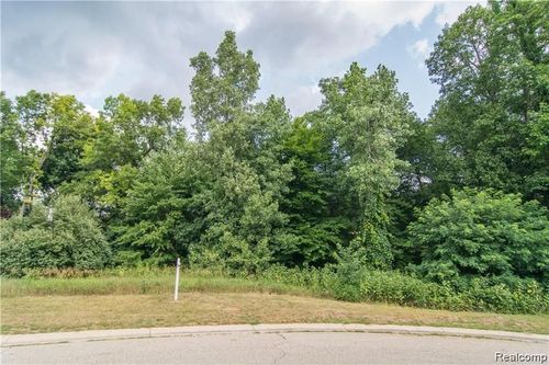 0000 West Crest Forest Court E, Independence Charter Township, MI, 48348 | Card Image