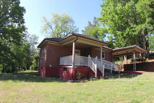 318 W Blue Ridge St, Stuart, VA, 24171-1528 | Card Image