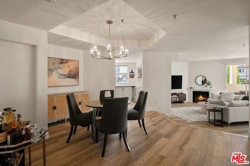 101-255 Main St, Venice, CA, 90291-5217 | Card Image