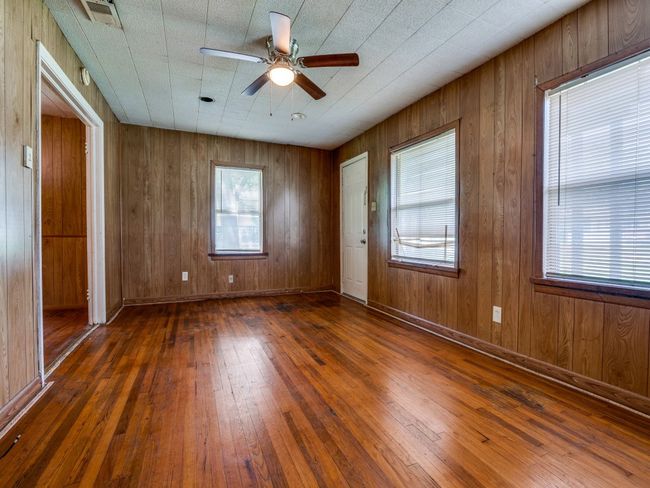 580 W 6 Th St, House other with 3 bedrooms, 2 bathrooms and null parking in Lancaster TX | Image 4