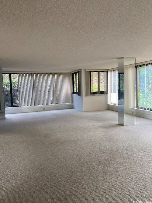 apt-1e-250 Kawaihae St, Honolulu, HI, 96825-1928 | Card Image