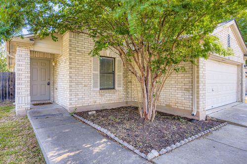 101 Bandara Woods Blvd, Elgin, TX, 78621-5818 | Card Image
