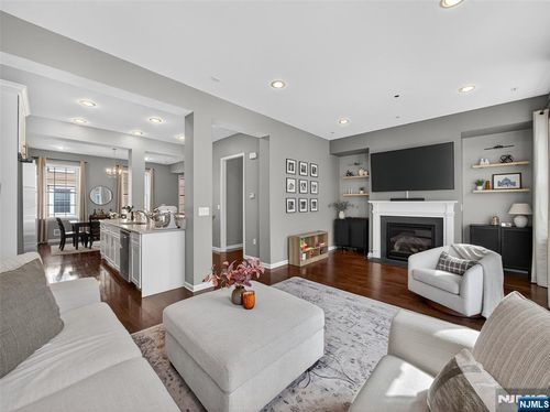 25 Roosevelt Dr, Wood Ridge, NJ, 07075-2500 | Card Image