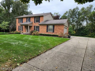 1439 Falcon Drive, Home with 4 bedrooms, 2 bathrooms and null parking in Troy MI | Image 2