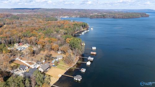 833 Point Of Pines, Guntersville, AL, 35976 | Card Image