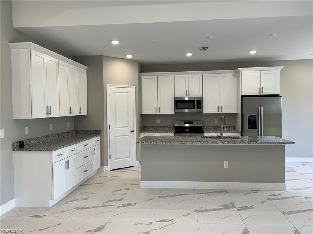 Residential Lease in LEHIGH ACRES 2