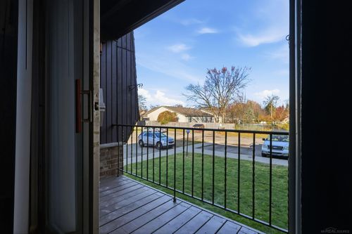 21661 Hillside Dr, Clinton Twp, MI, 48035-6005 | Card Image