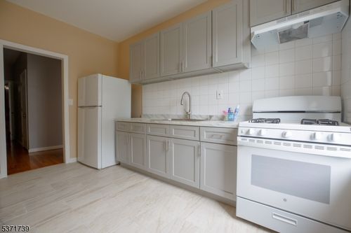 apt-22-300 W 7th St, Plainfield, NJ, 07060-1565 | Card Image