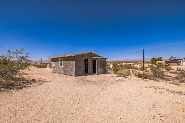 64515 Del Oro Rd, House other with 1 bedrooms, 2 bathrooms and null parking in Joshua Tree CA | Image 6