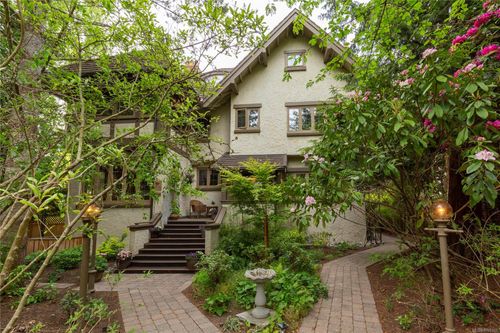 1521 Shasta Pl, Victoria, BC, V8S1Y1 | Card Image